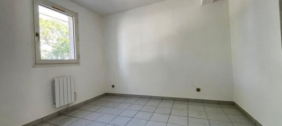 Apartamento de 2 dormitorios en Istres, France No. 289651 6
