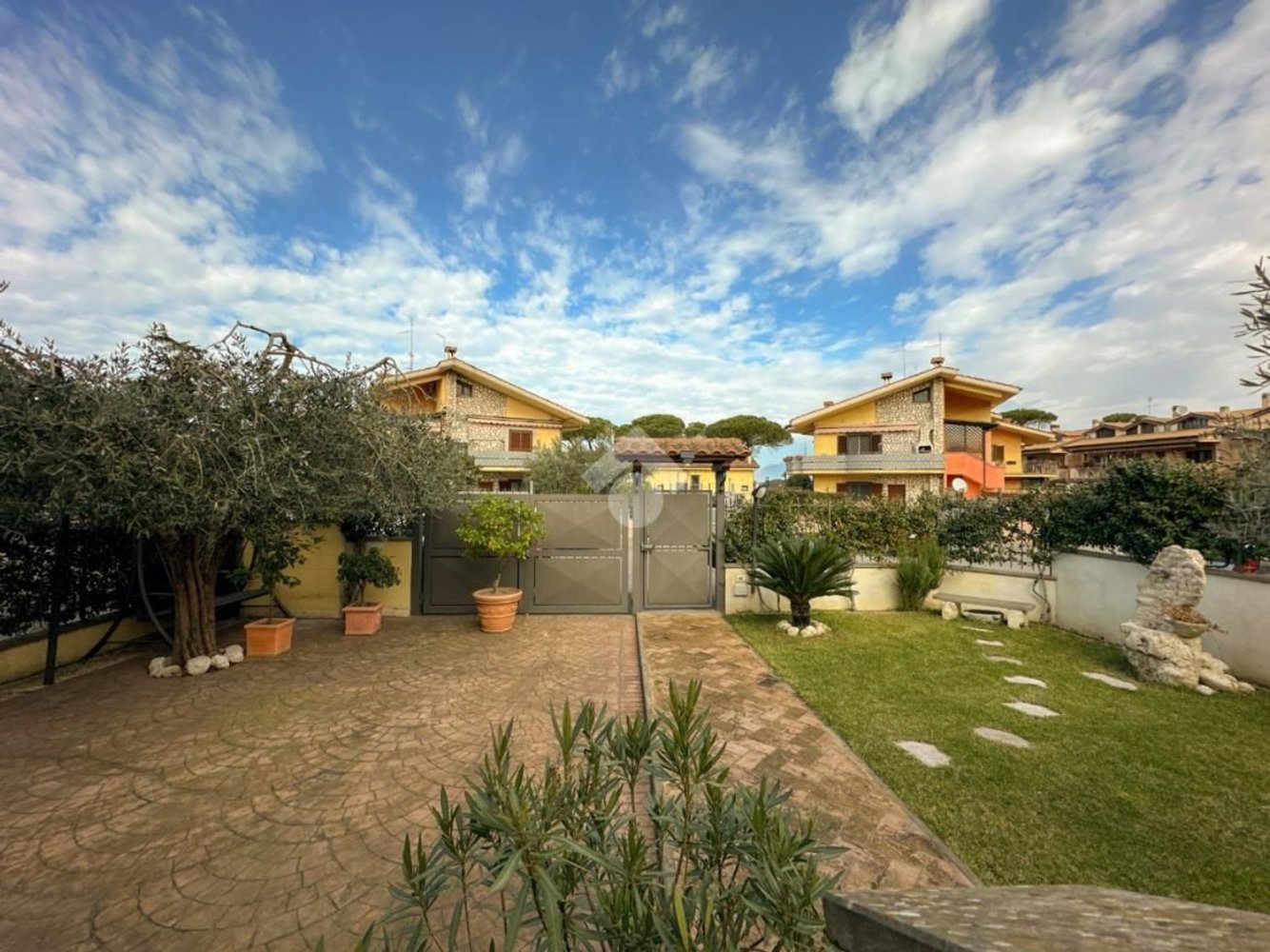 Casa de 5 habitaciónes en Monte Compatri, Italy No. 85226