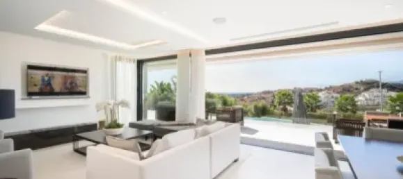 4 bedrooms Villa in Marbella, Spain No. 55970 2