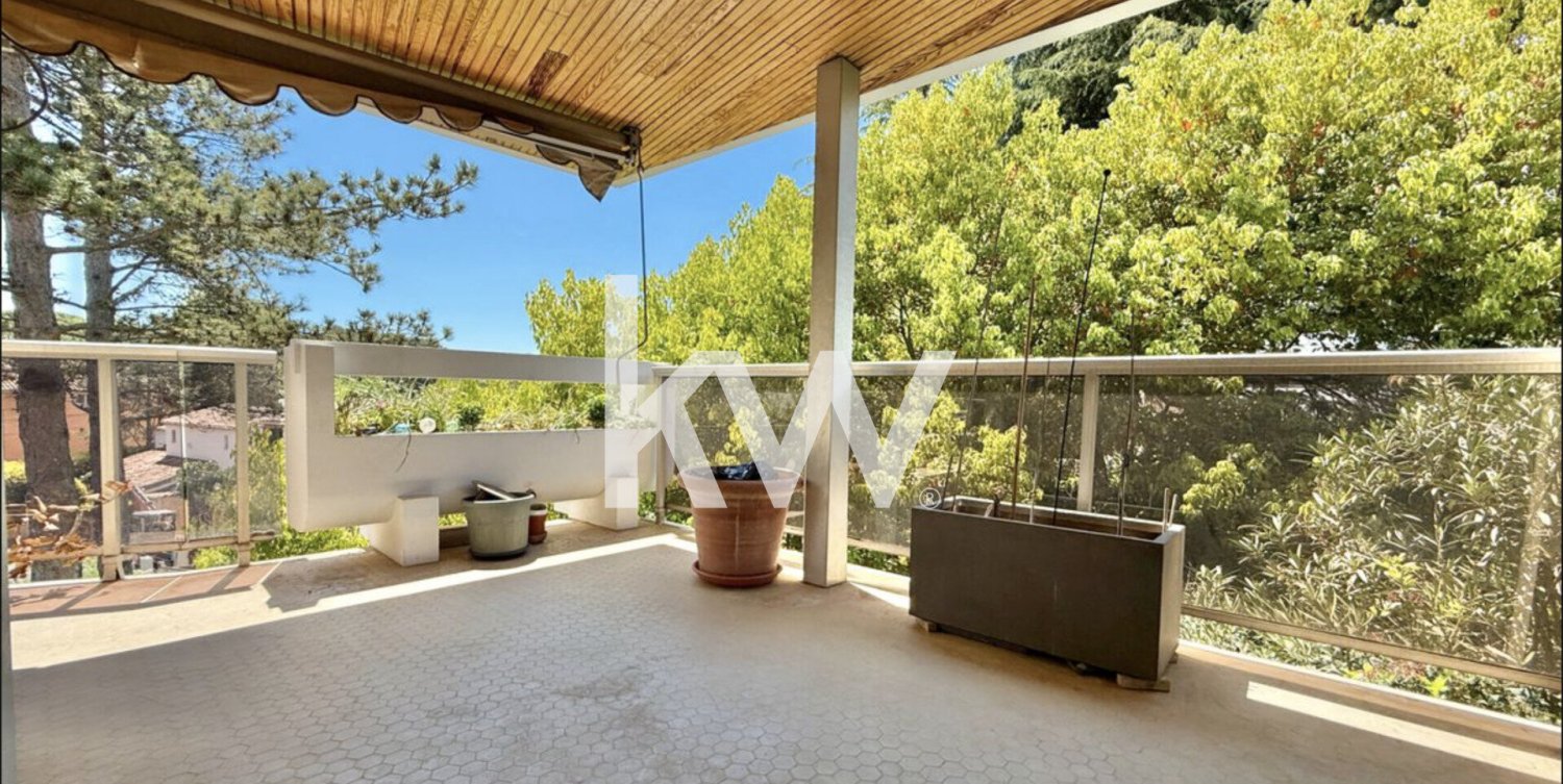 3 bedrooms Apartment in Aix-en-Provence, France No. 291190