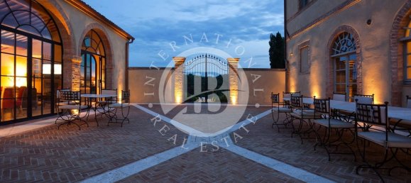7 bedrooms Villa in Buonconvento, Italy No. 195348 6