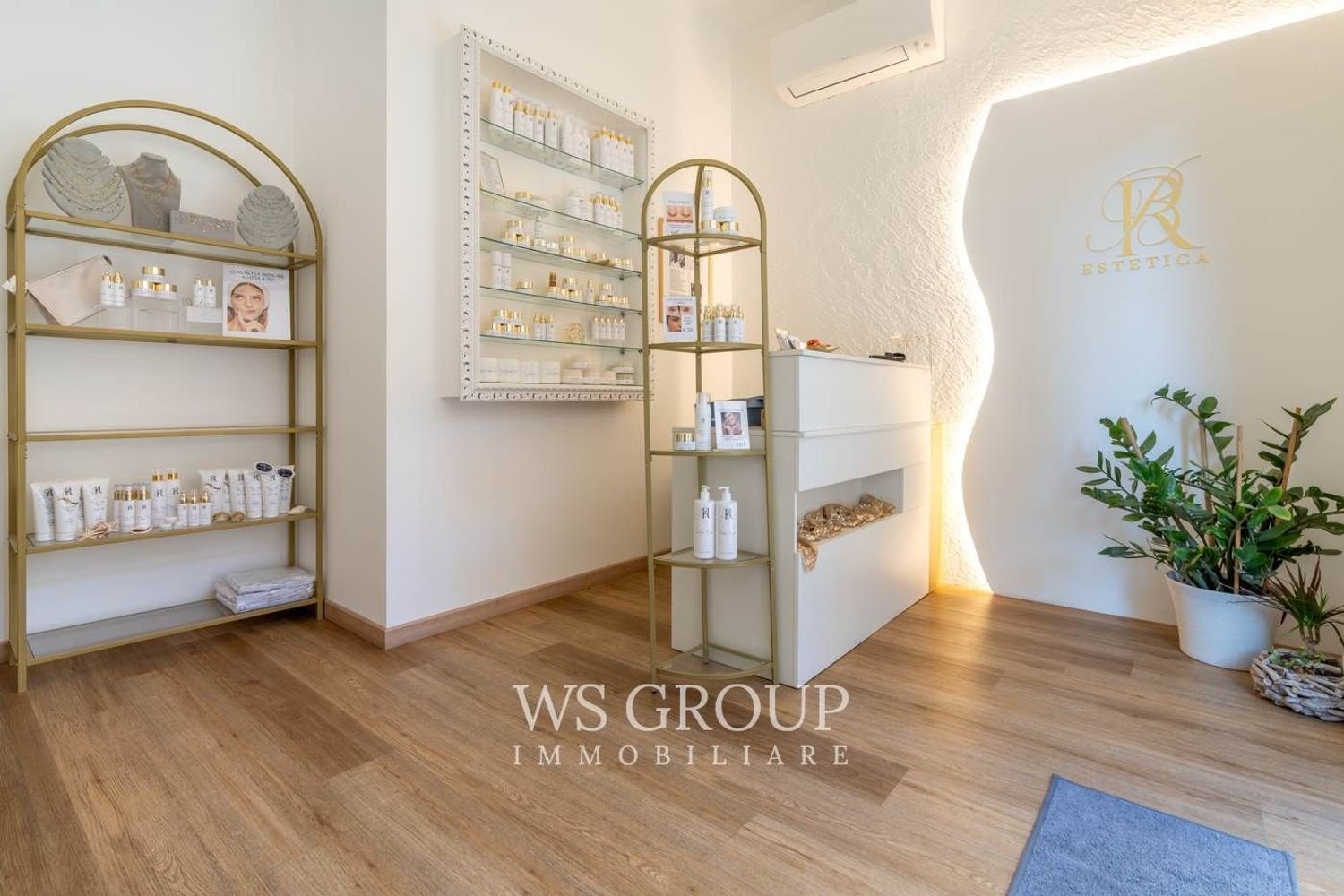 74m² Commercial property in Monza, Italy No. 12424