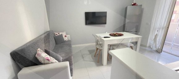 2 rooms Apartment in Bari, Italy No. 23645 3