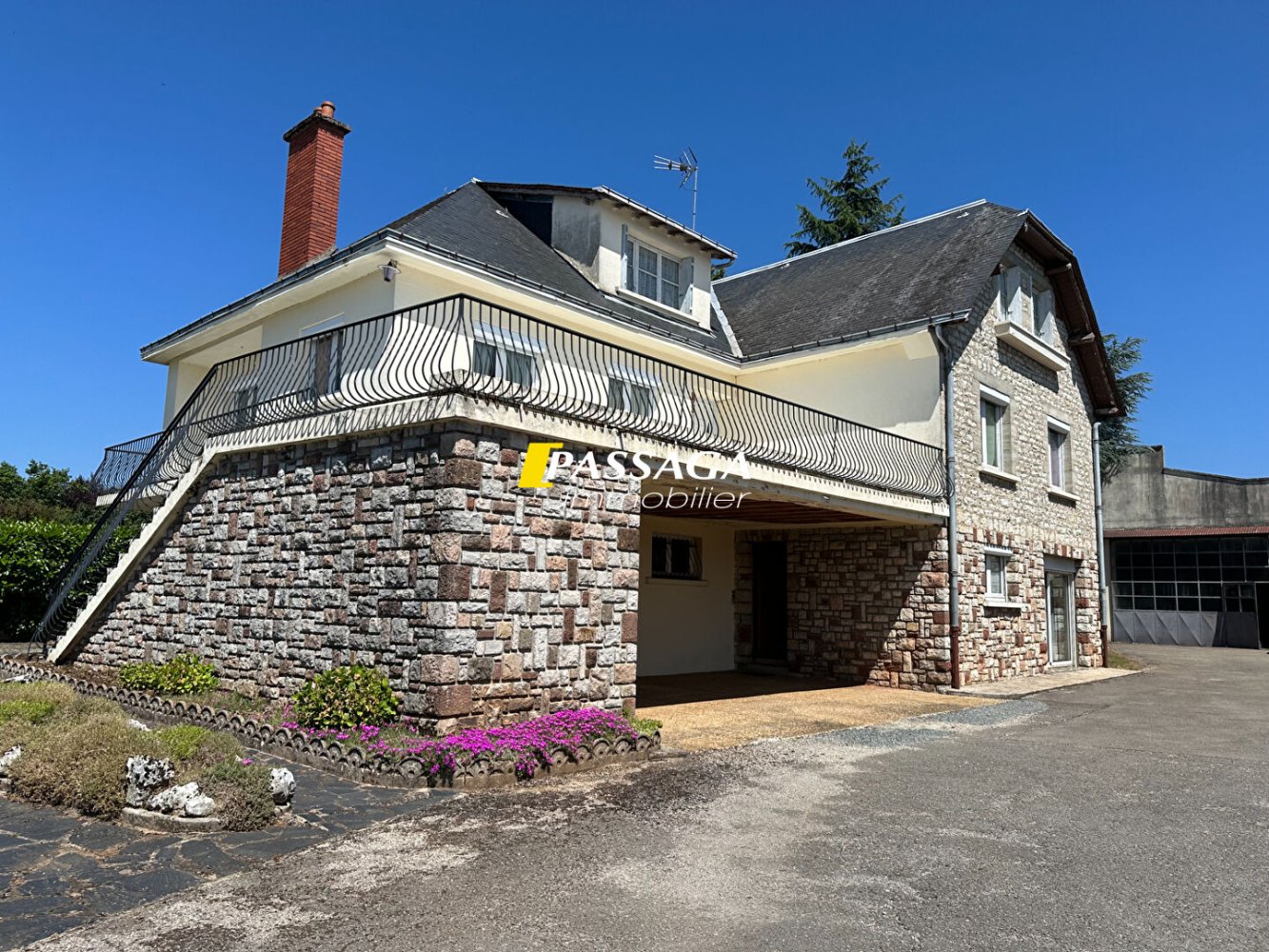 Casa de 4 dormitorios en Aveyron, France No. 298565