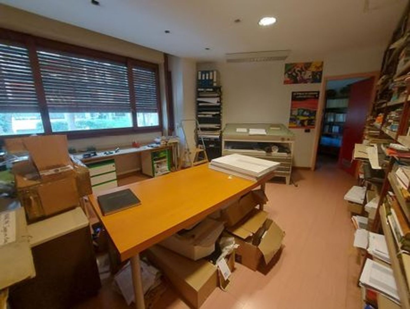 624m² Office in Milan, Italy No. 239100