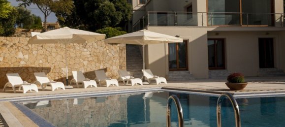 Propiedad comercial de 3 dormitorios en Chania, Greece No. 249 5