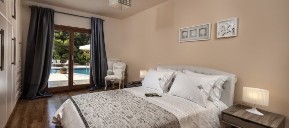 Propiedad comercial de 3 dormitorios en Chania, Greece No. 249 4