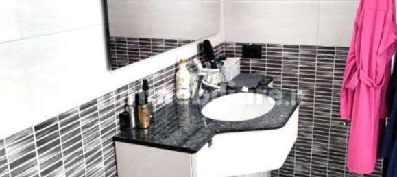 Apartamento de 3 habitaciónes en Reggio Emilia, Italy No. 7422 6