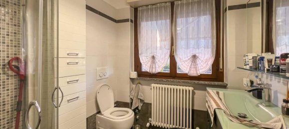 4 rooms House in Como, Italy No. 28232 7