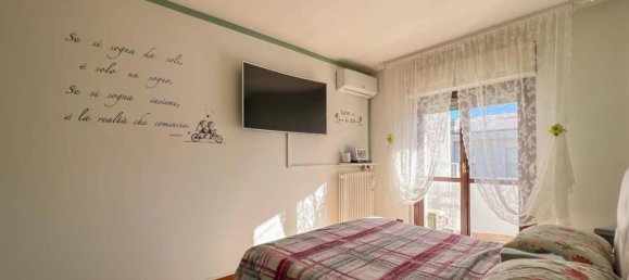 4 rooms House in Como, Italy No. 28232 10