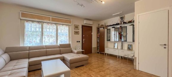 4 rooms House in Como, Italy No. 28232 4