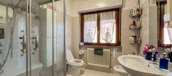 4 rooms House in Como, Italy No. 28232 17