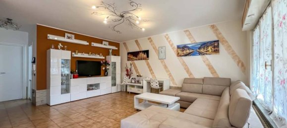 4 rooms House in Como, Italy No. 28232 2