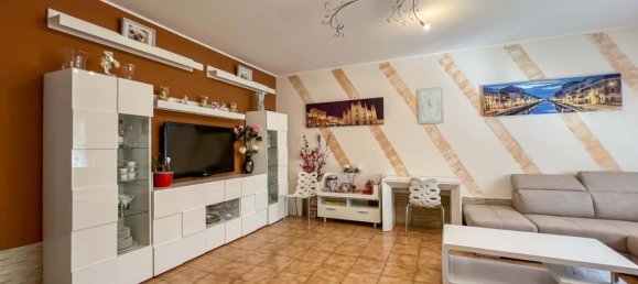 4 rooms House in Como, Italy No. 28232 3