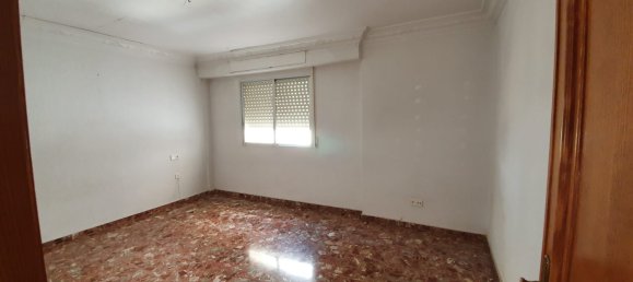 4 bedrooms Apartment in Albal, Spain No. 131853 4