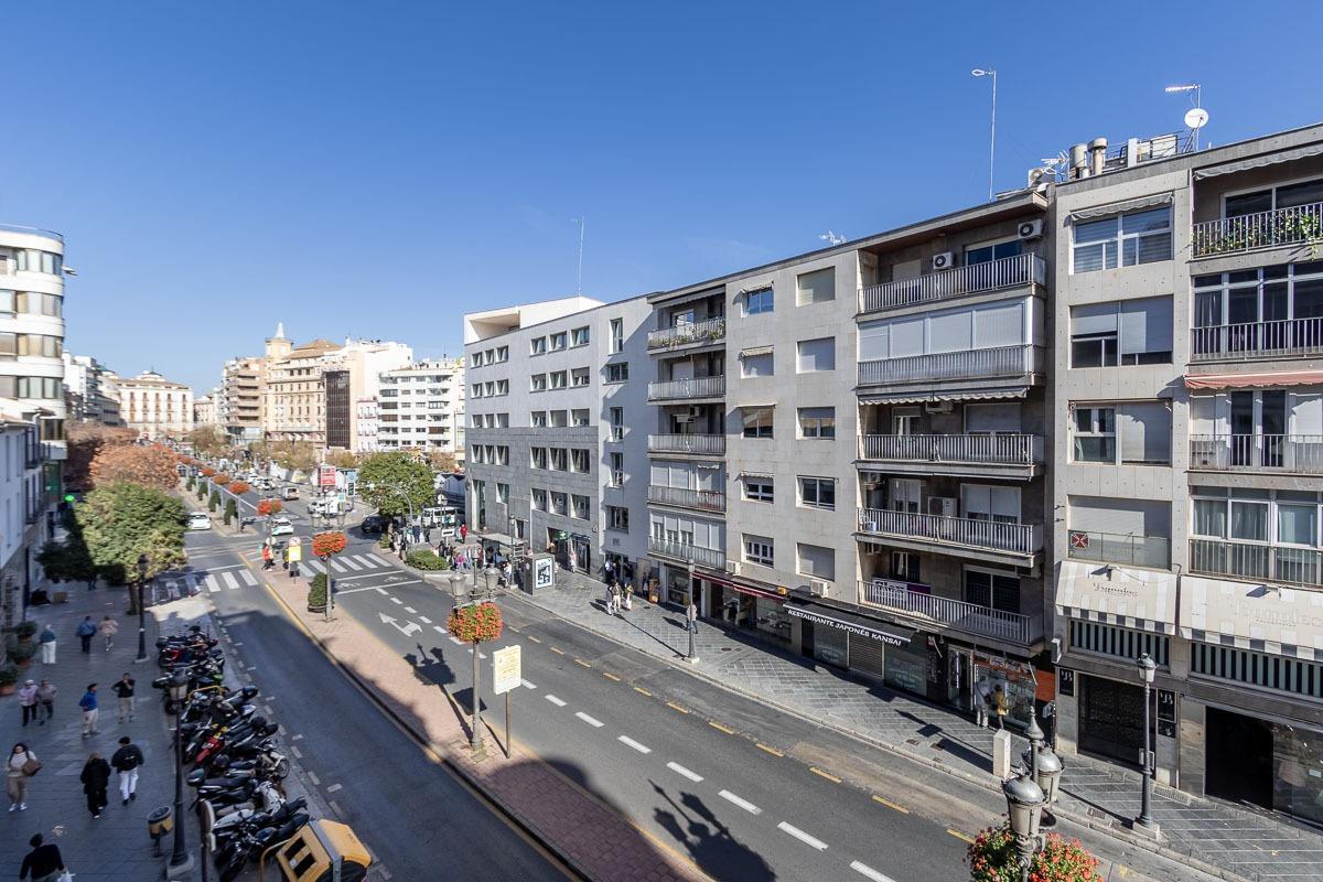 6 bedrooms Apartment in Granada, Spain No. 90238