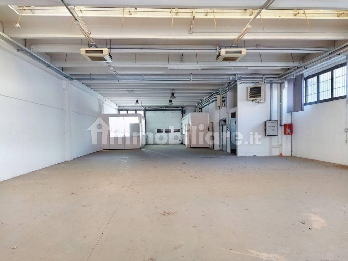 Almacén en Legnano, Italy 589 m² No. 311918