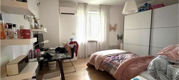 Apartamento de 4 dormitorios en Manerbio, Italy No. 329052 12