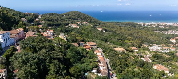 5 bedrooms Villa in Livorno, Italy No. 64375 7