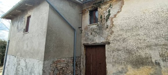 5 rooms House in Tolentino, Italy No. 21113 3