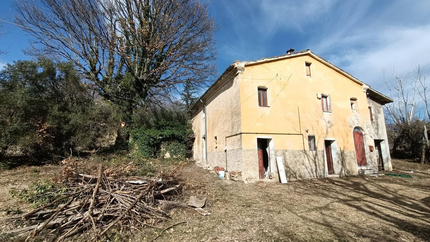 5 rooms House in Tolentino, Italy No. 21113