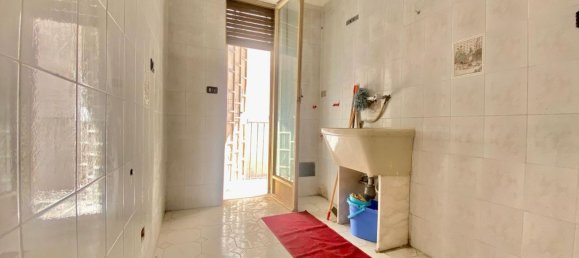 4 Schlafzimmer Wohnung in Palermo, Italy, Nr. 360029 13