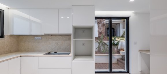 5 bedrooms Villa in Cascais, Portugal No. 197921 2