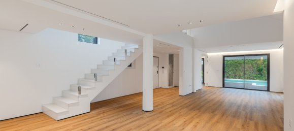 5 bedrooms Villa in Cascais, Portugal No. 197921 13