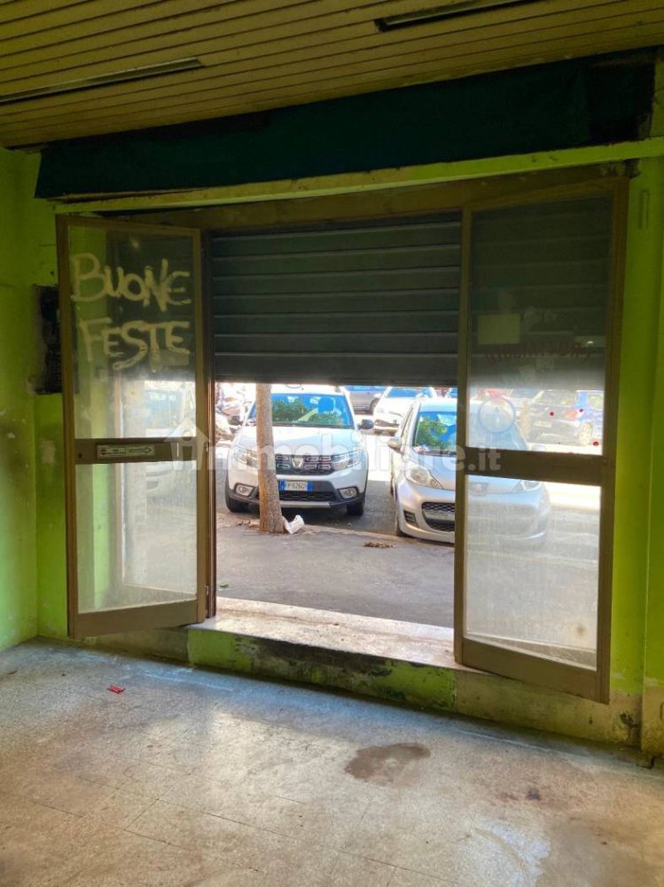 3 rooms Commercial property in Rome, Italy No. 289867