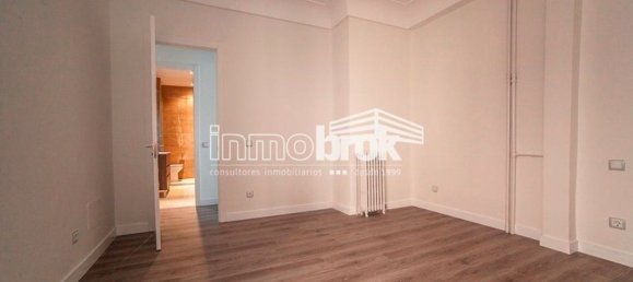Apartamento T4 em Madrid, Spain N.º 77923 11