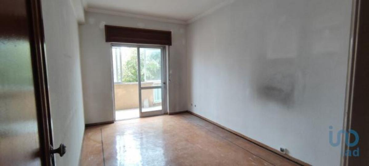 3 bedrooms Apartment in Lisbon, Portugal No. 5127