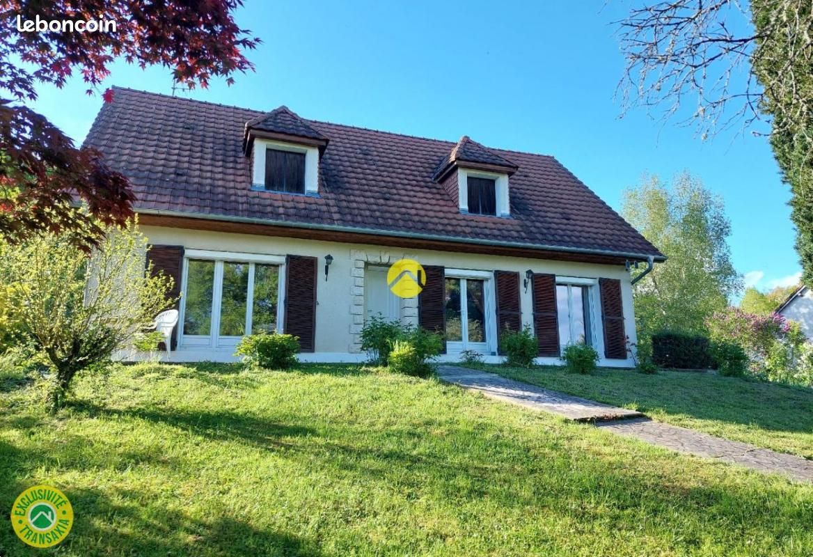 Casa de 6 dormitorios en Saint-Georges-sur-Moulon, France No. 72893