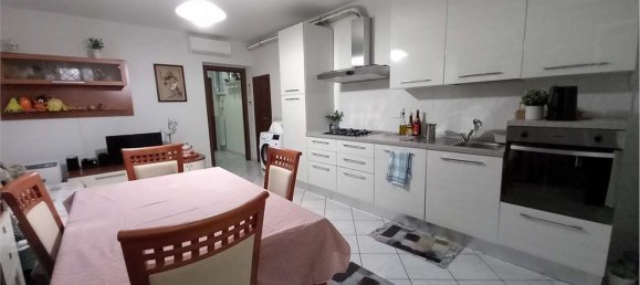 2 bedrooms Apartment in Prato, Italy No. 323604 2