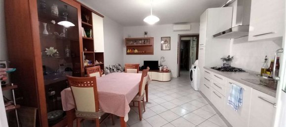 2 bedrooms Apartment in Prato, Italy No. 323604 9