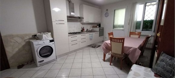 2 bedrooms Apartment in Prato, Italy No. 323604 3