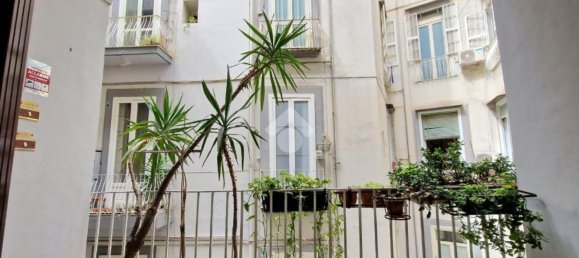 5 rooms Apartment in Naples, Italy No. 31535 4