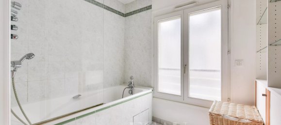 2 bedrooms Apartment in Paris, France No. 162855 6