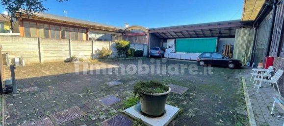 5-Zimmer Lagerhaus in Limbiate, Italy, Nr. 100469 8