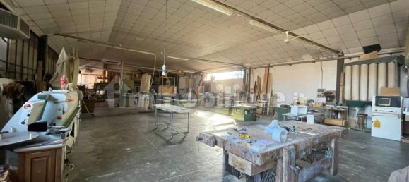 5-Zimmer Lagerhaus in Limbiate, Italy, Nr. 100469 3