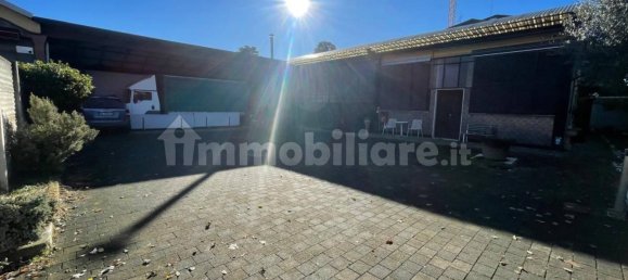5-Zimmer Lagerhaus in Limbiate, Italy, Nr. 100469 2