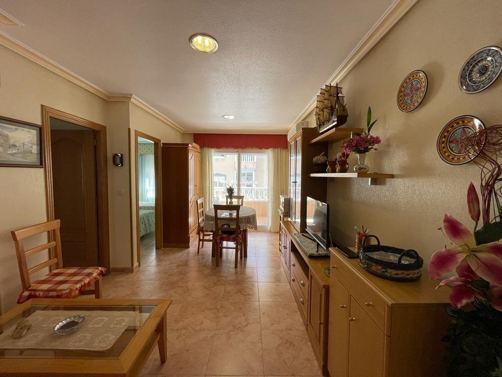 Apartamento de 2 dormitorios en Torrevieja, Spain No. 284284