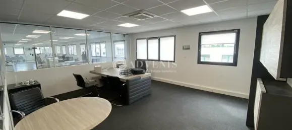 Офис 700м² в Нёйи-Плезанс, Франция № 302362 2