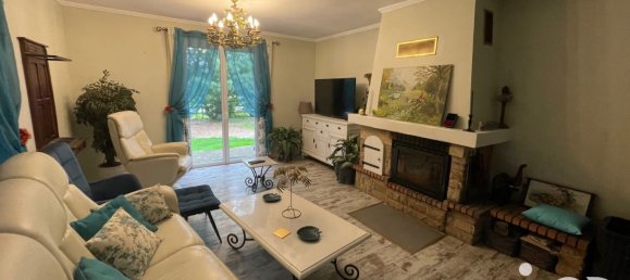 4 rooms House in Courtenay, France No. 242649 7
