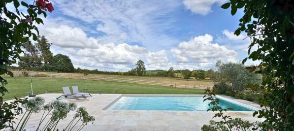 Замки и поместья с 3 спальнями в Вильнёв-сюр-Ло, Франция № 333264 16