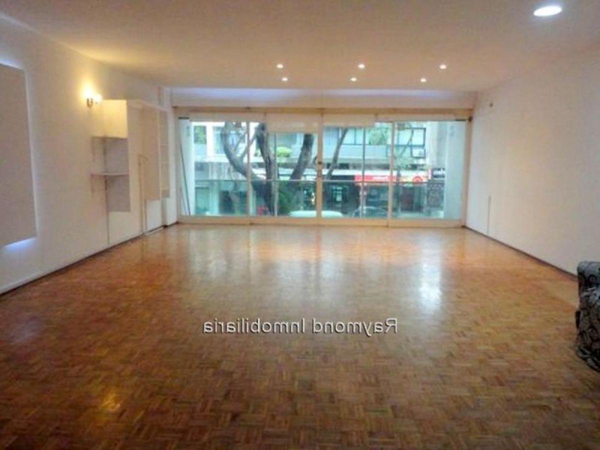 3 bedrooms Apartment in Montevideo, Uruguay No. 207