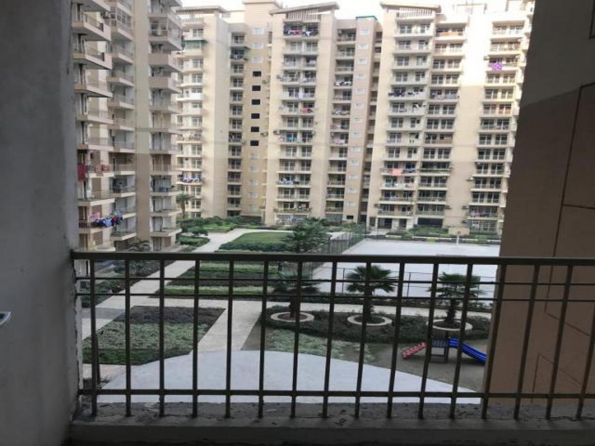 Casa de 3 dormitorios en Noida, India No. 65028