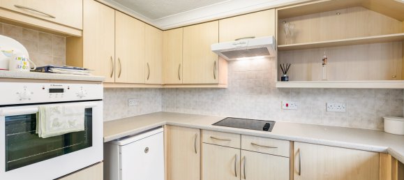 1 bedroom Apartment in East Grinstead, United Kingdom No. 1044 3