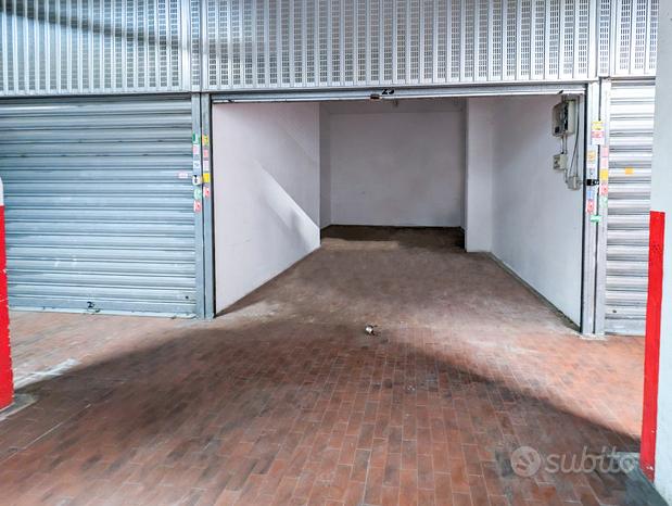 27m² Garage in Rome, Italy No. 252173