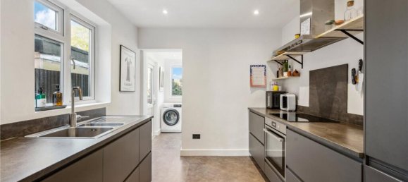 3 bedrooms House in Thornton Heath, United Kingdom No. 3572 3