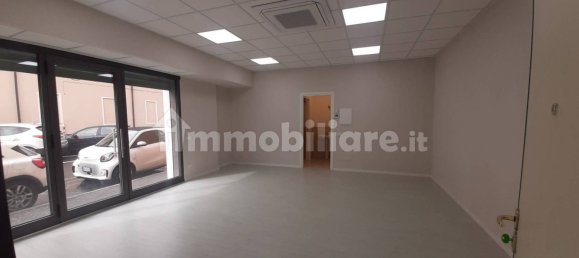 Imóvel comercial de 2 divisões em Brescia, Italy N.º 6641 14